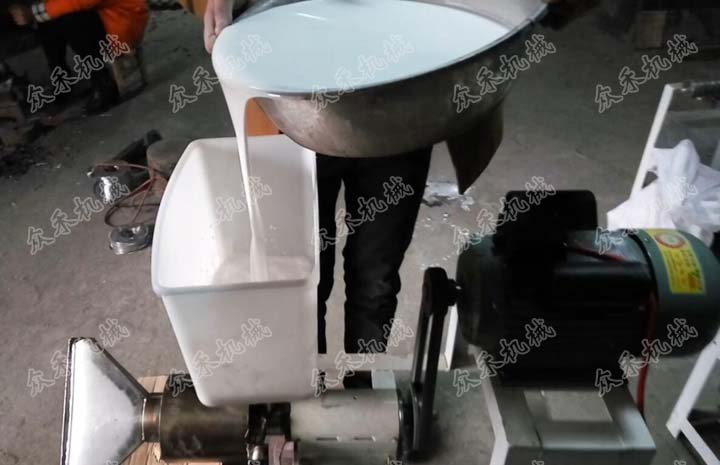 擀面皮机自制凉皮擀面皮面筋怎么做好吃
