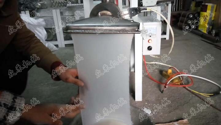 50型卧式擀面皮机折叠款视频加工生产擀面皮做法