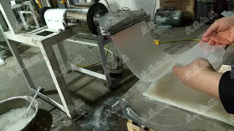 50型卧式擀面皮机视频加工生产擀面皮做法