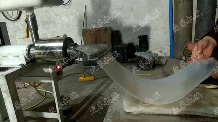 50型卧式擀面皮机视频加工擀面皮方法